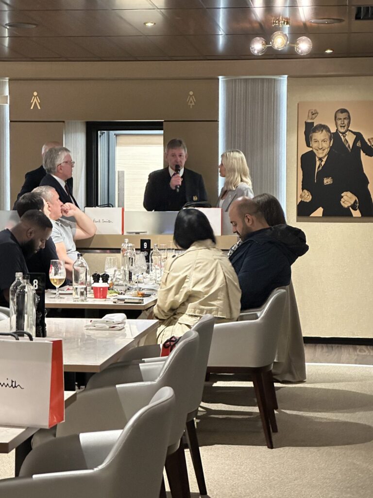 Spielvorschau im Hospitality-Bereich von Old Trafford